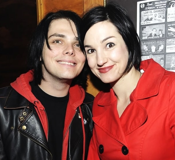  Lyn-Z with her husband Gerard Way in an award show